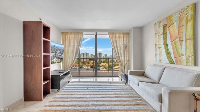 Building Photo - 2 br, 2 bath Condo - 3600 Yacht Club Dr Ap...