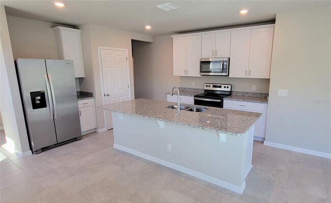 Building Photo - 3247 Bella Vista Dr