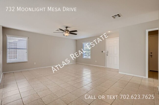 Building Photo - AVAILABLE NOW! Spacious 3 Bedroom Home wit...