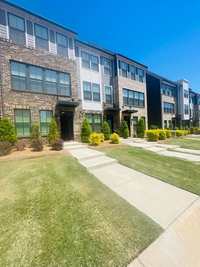 Building Photo - Sophisticated and Spacious 3BR-3.5 Bath To...