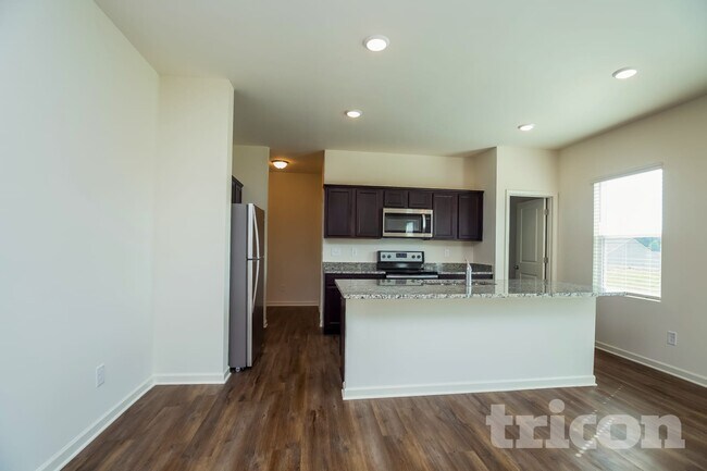 Building Photo - 170 Alexander Ln