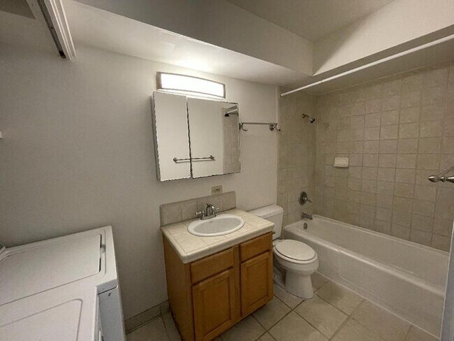 Foto del edificio - To register for the showing time below, note the 4 digit code: 3772 and click "APPLY NOW."(mobile...