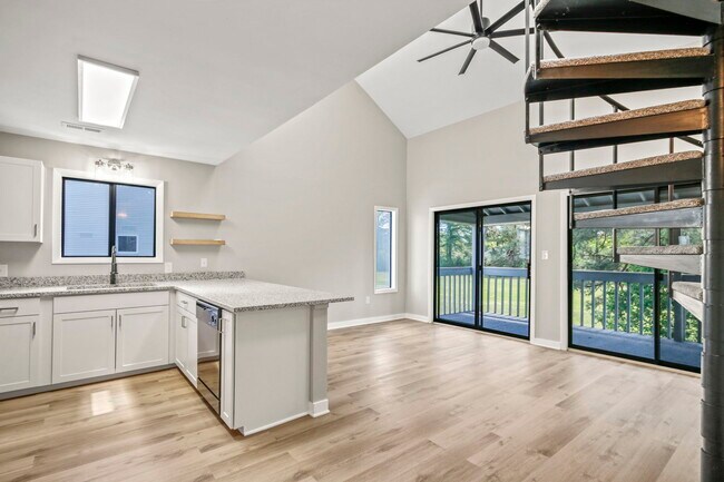 Foto del edificio - 500 Fairway Village Dr