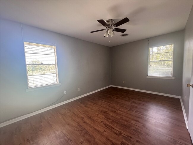 Foto del edificio - 802 Hillside Dr