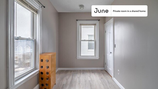 Foto del edificio - Room in Shared 5 bed/1 bath home
