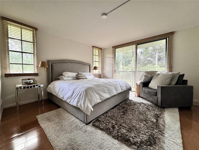 Foto del edificio - 901 W Cypress Ln