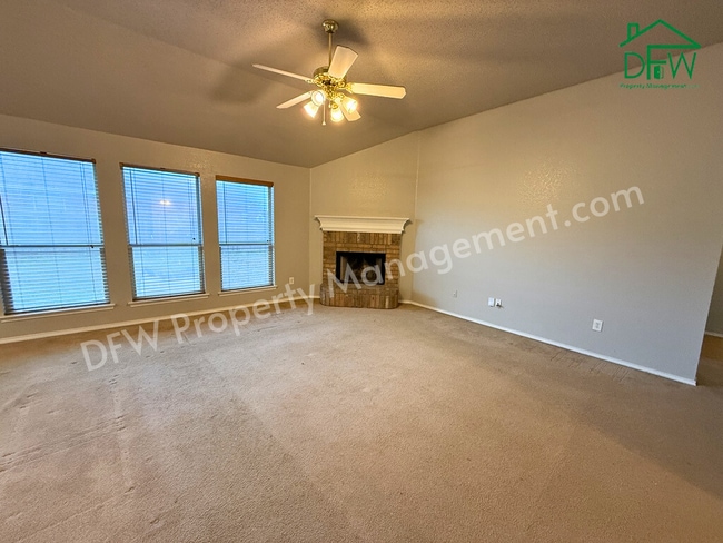 Foto del edificio - Spacious 3-Bedroom Corner Lot Home with Large Backyard in Arlington, TX