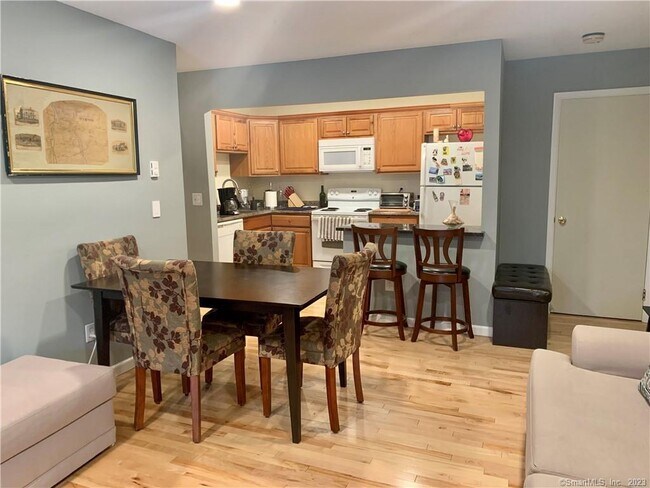 Foto del edificio - 3004 Madison Ave