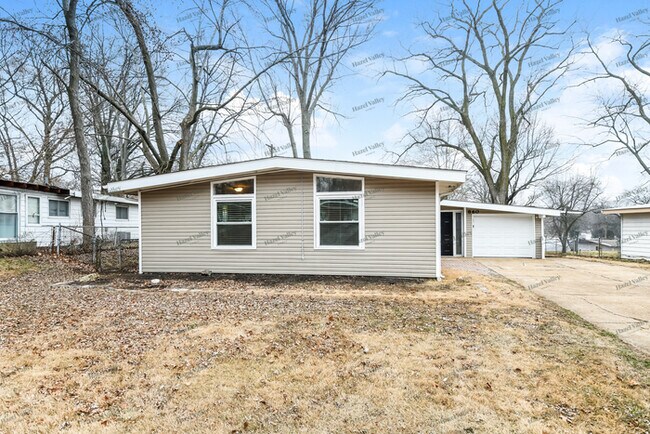 Building Photo - 860 St Anthony Ln