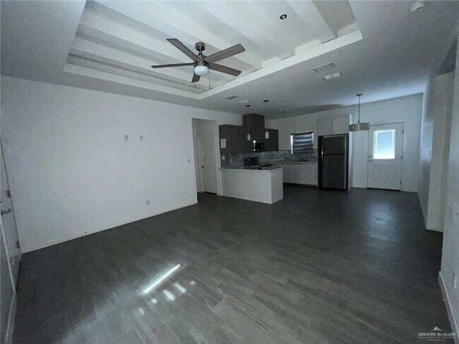 Building Photo - 805 W Garrison Dr