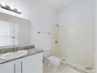 Building Photo - 444 NE 30th St
