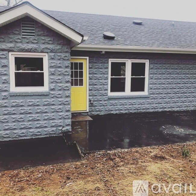 Building Photo - Knoxville 37915 - 3 bedroom, 1 bath home -...