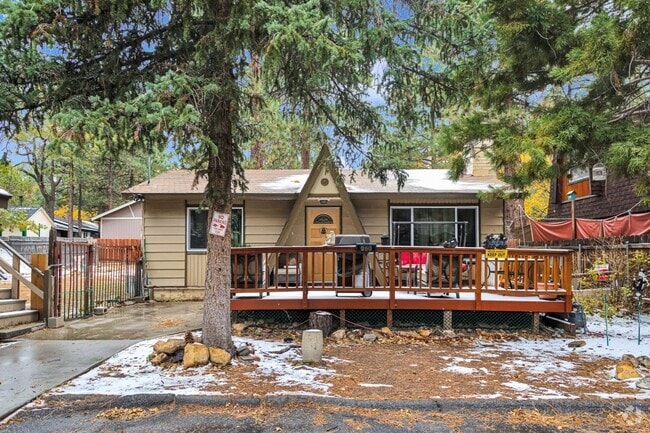 Building Photo - 360 Maple Ln