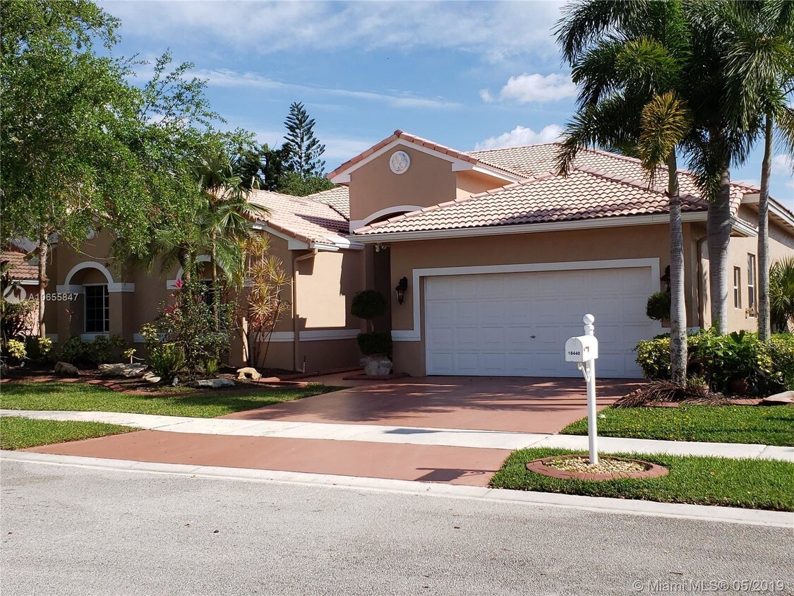 Foto principal - 18440 SW 4th St