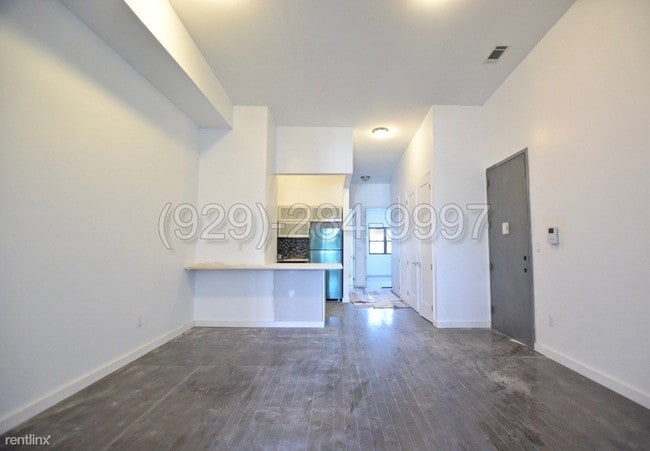 Building Photo - 1108 Halsey St
