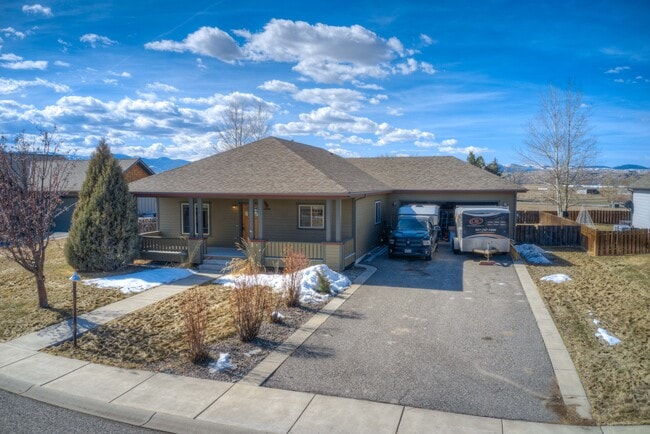 Building Photo - 32 E Clara Ct