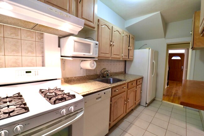 Cocina 2 - 2627 Sherman Ave NW