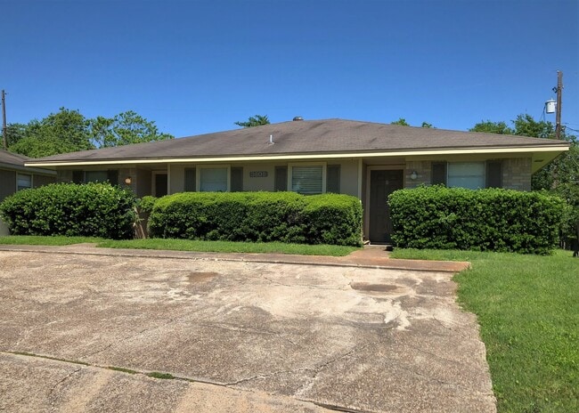 Building Photo - 3605 Comanche