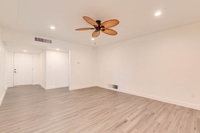 Building Photo - 4129 N 33rd Dr