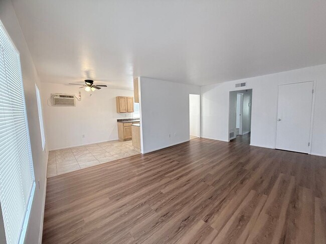 Building Photo - 302 E Blueridge Ave