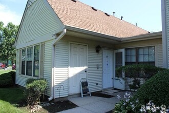 Building Photo - 29 Wycoff Way E