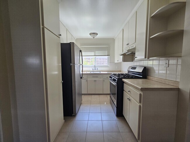 Foto del edificio - 831 Roble Ave
