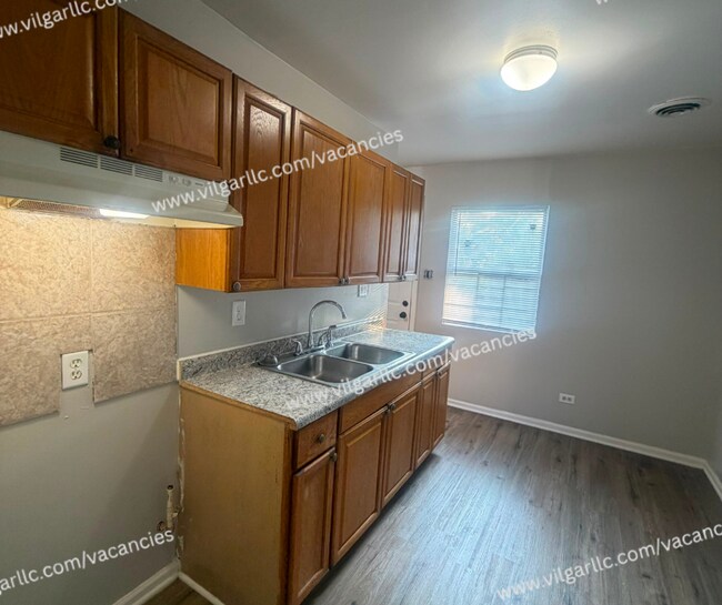 Foto del edificio - Very spacious • 3 Bedroom • 1 Bathroom Home.
