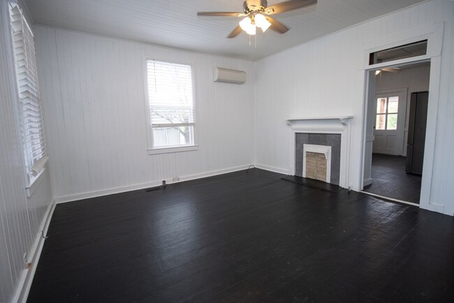 Building Photo - 2 Bedroom, 1.5 Bath in West Columbia, Step...