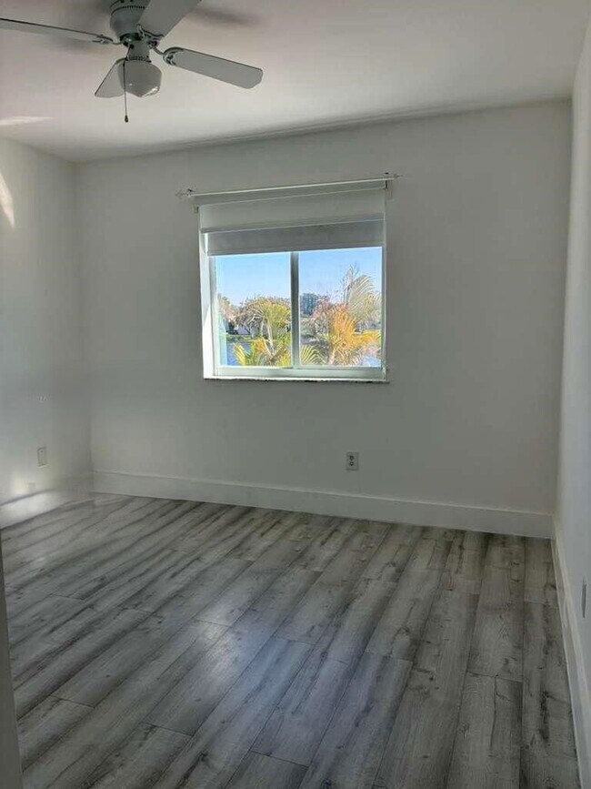 Foto del edificio - 11705 NW 12th St