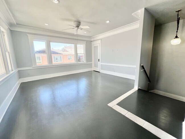 Foto del edificio - Charming 1 Bed Townhouse-Style Apartment N...
