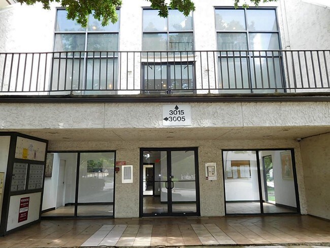 Foto del edificio - 3015 Walnut Bend Ln