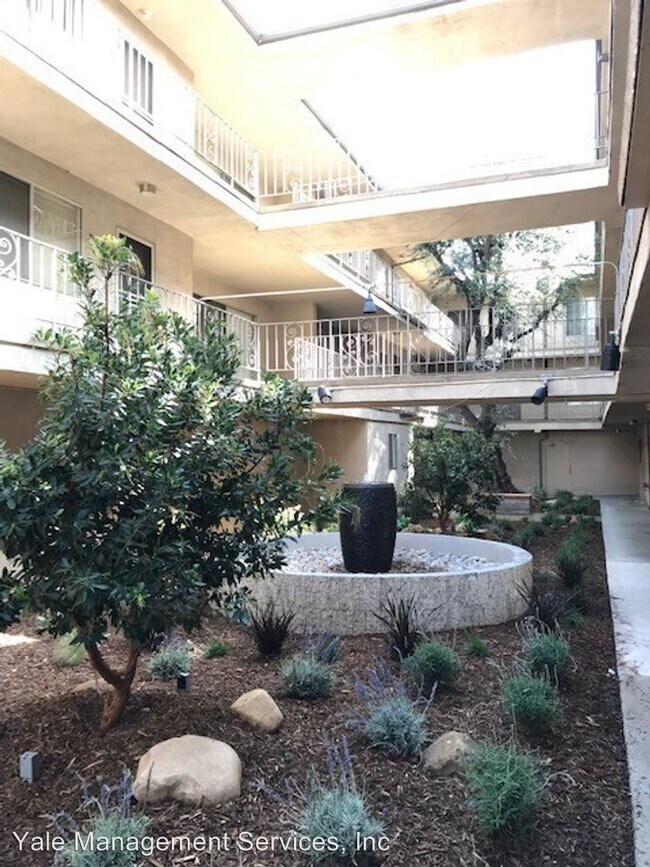 Foto del edificio - 10741 Moorpark St
