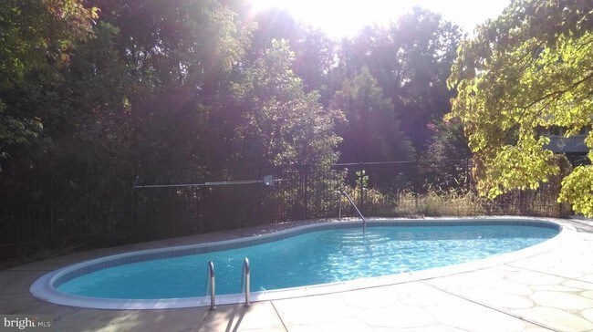 Building Photo - 16905 Croom Rd