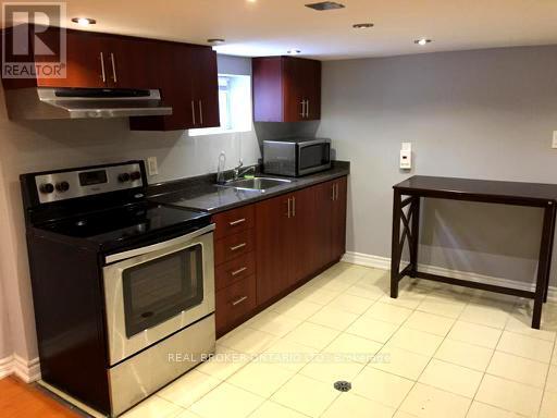 Photo du bâtiment - 827 St Clarens Ave