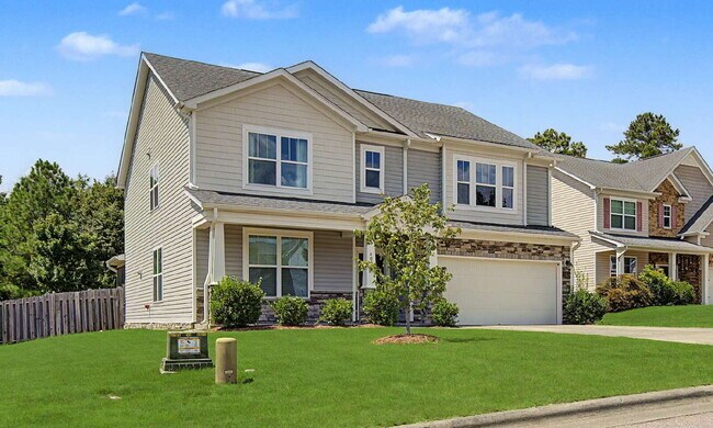 Foto del edificio - 5-Bedroom Home w/ Fenced-in BackYard in Knightdale