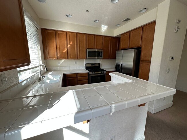 Building Photo - Welcome to modern luxury living in the hea...