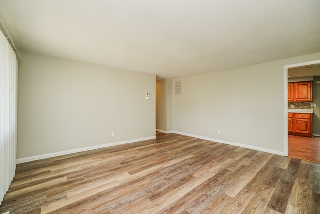 Foto del edificio - 333 Brownstone Dr