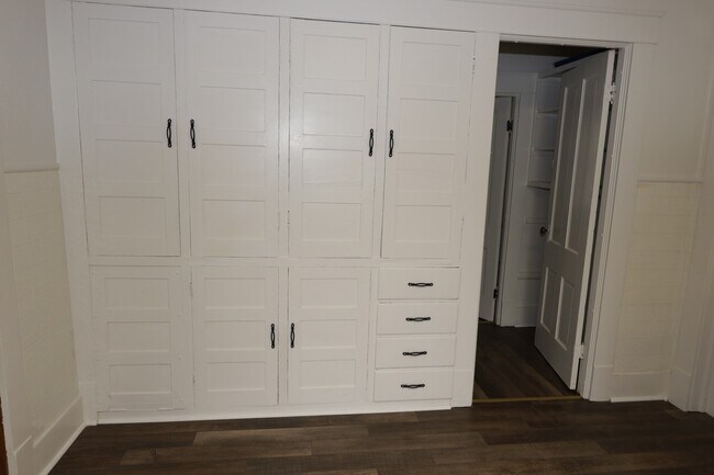 Foto del edificio - 521 Dewey Ave