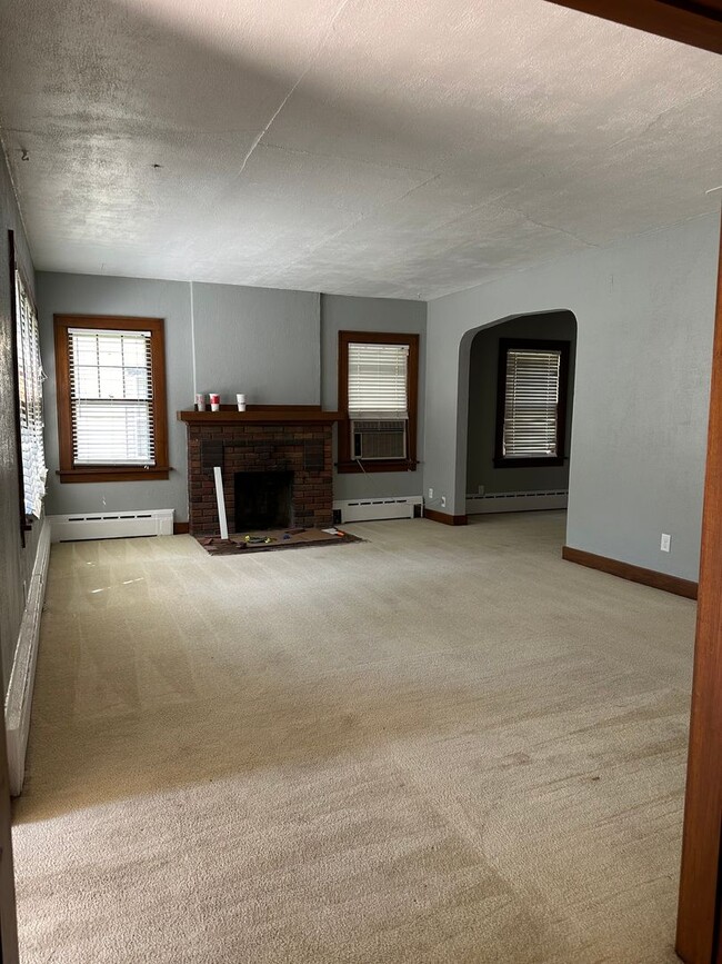 Building Photo - Charming 4 Bedroom, 2 Bathroom House for R...