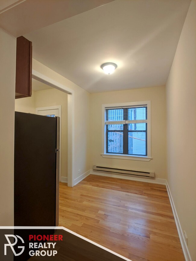 Building Photo - 3720 N Pine Grove Ave