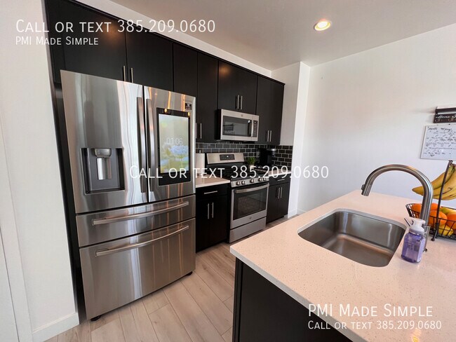 Building Photo - $250 Move-in Special! Modern and Comfortab...