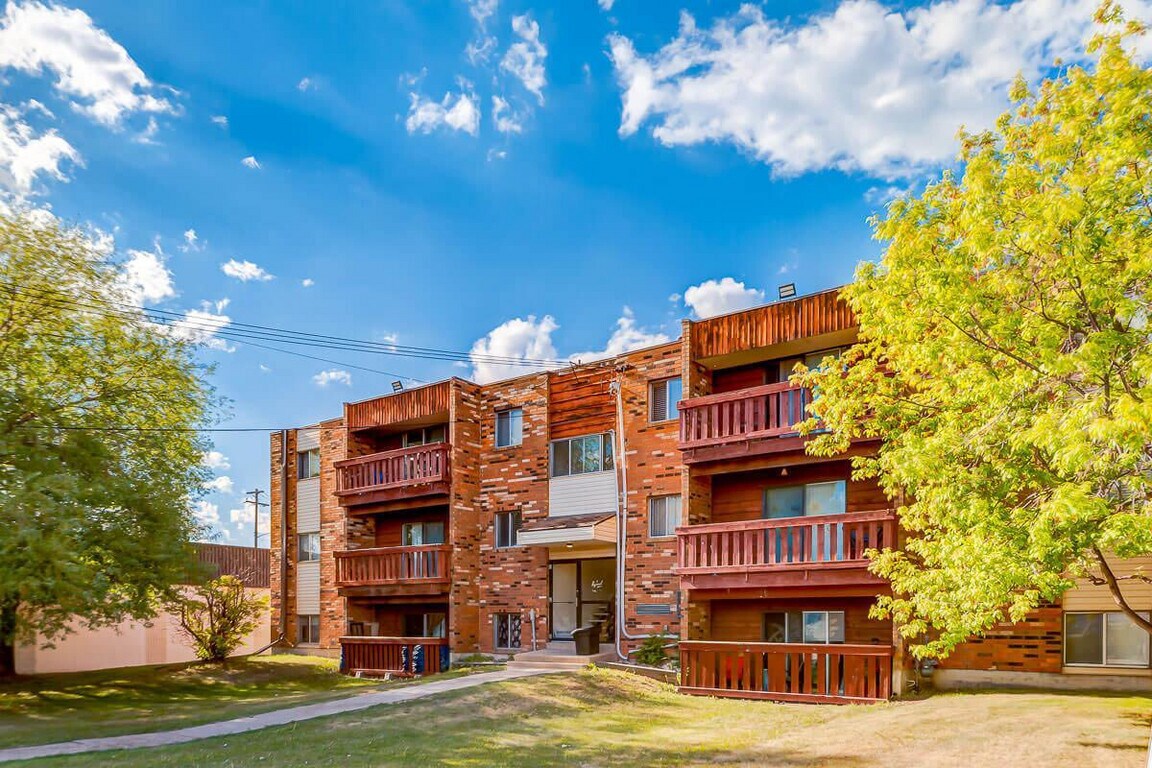 Hyland Manor Apartments 4402 50 Av Bonnyville, AB