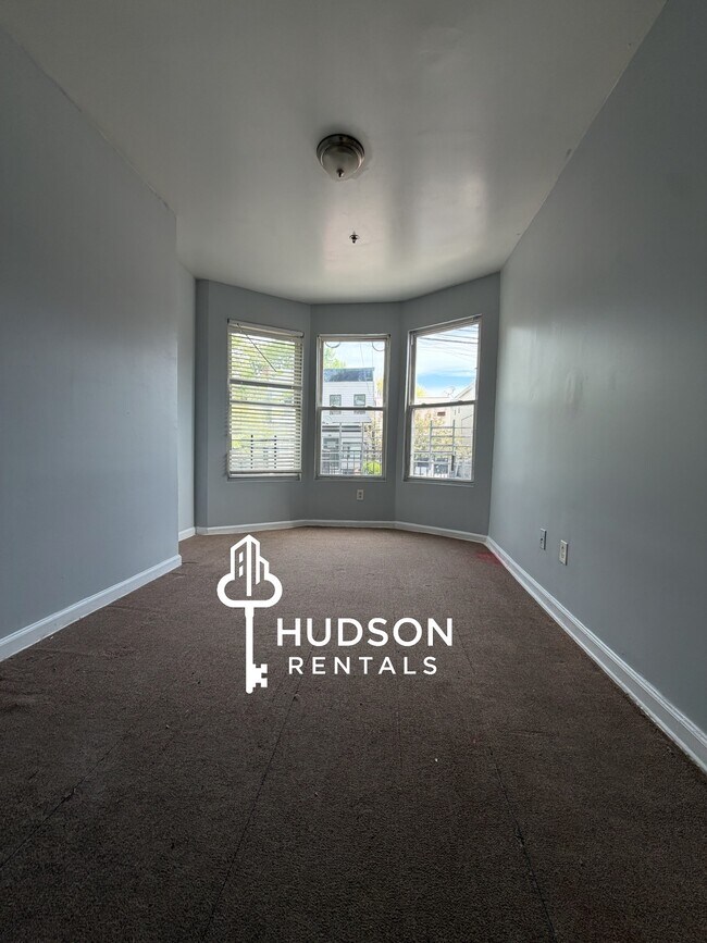 Foto principal - 623 Bramhall Ave
