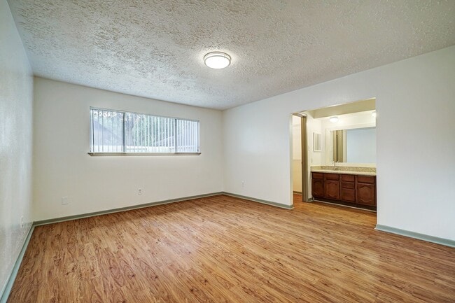 Building Photo - 1906 Iron Ridge