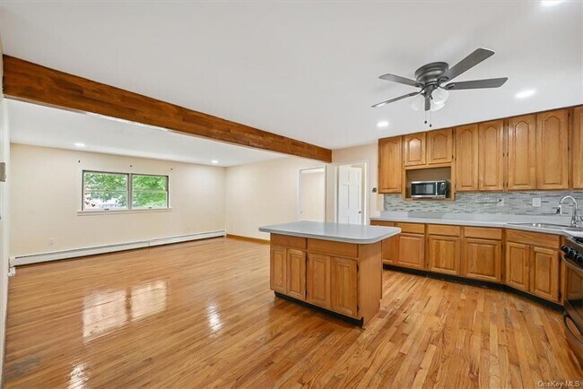 Building Photo - 45 Anness Dr