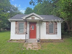 Building Photo - 721 N Fulbright Ave