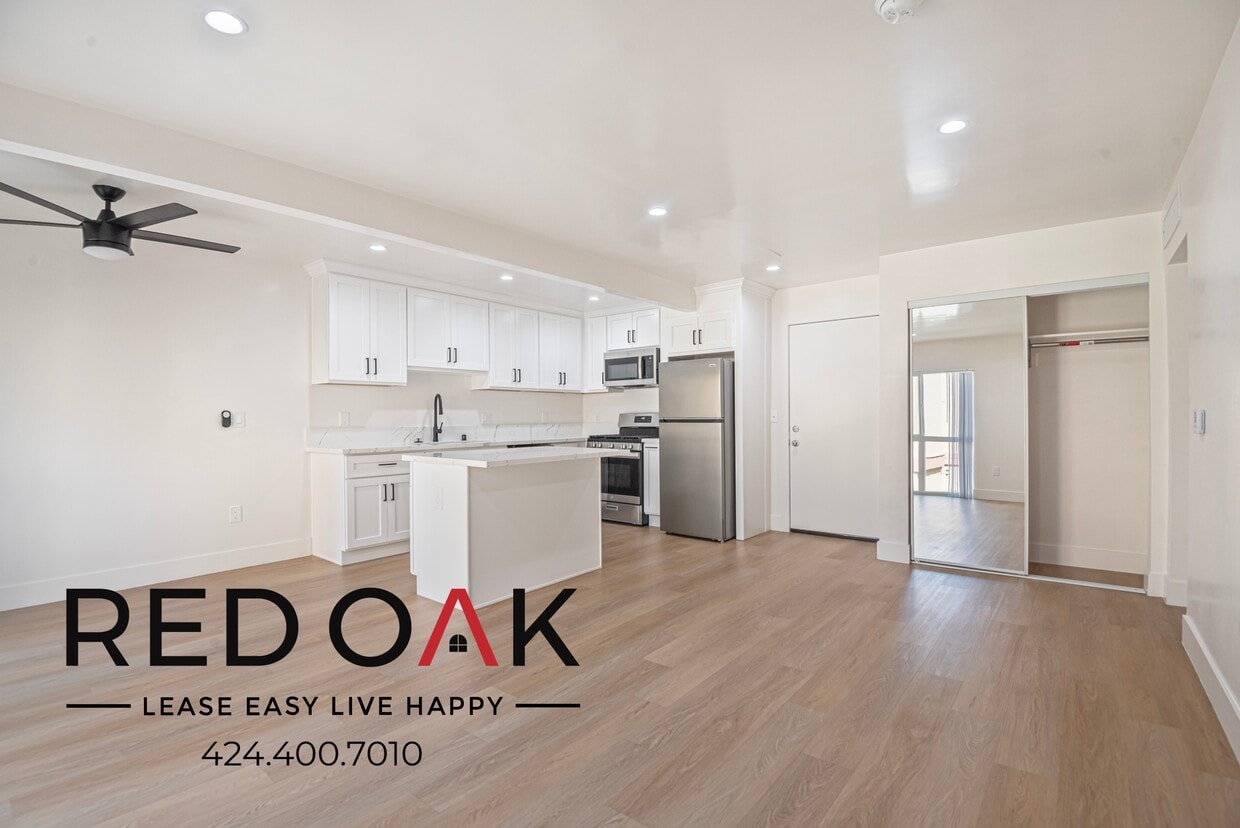 Foto principal - 17830 Sherman Way