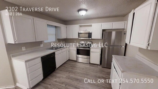 Building Photo - 2302 Traverse Dr