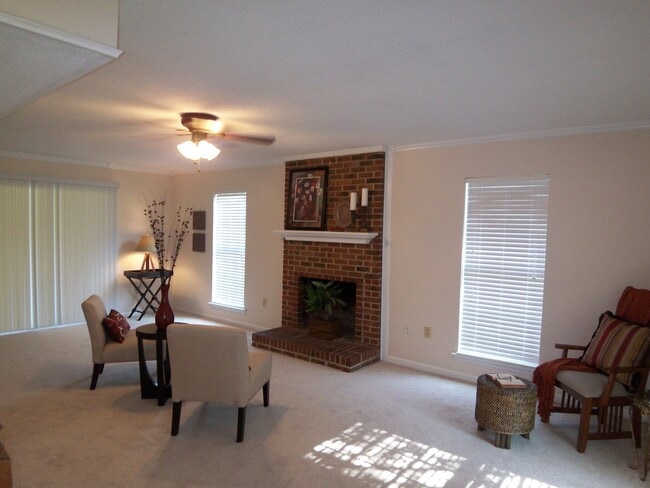 Building Photo - 2 Story Home on Cul De Sac Lot!!