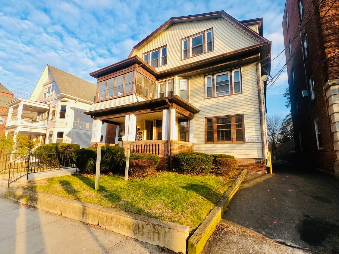 Primary Photo - 633 Orange St
